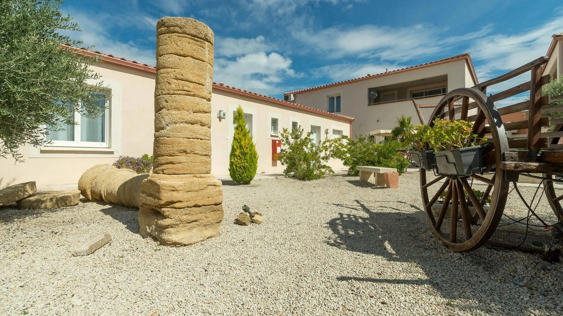 Hotel Et Residence De La Transhumance Saint-Martin-de-Crau