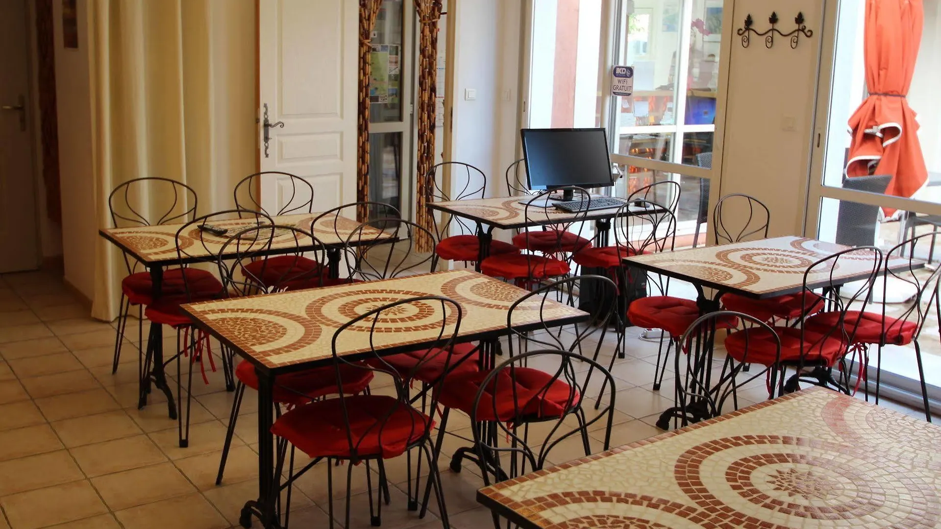 Hotel Et Residence De La Transhumance Saint-Martin-de-Crau 3*,  France